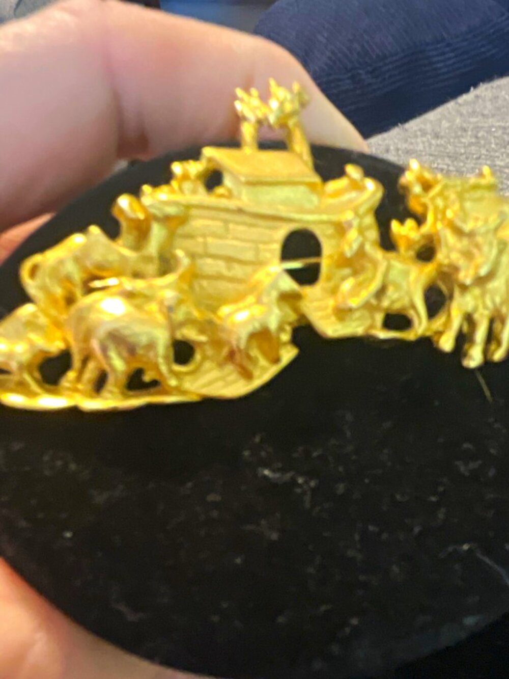 Gold-Tone Noah's Ark Scene Brooch Pin Metal No Stone OAJC Hallmark.